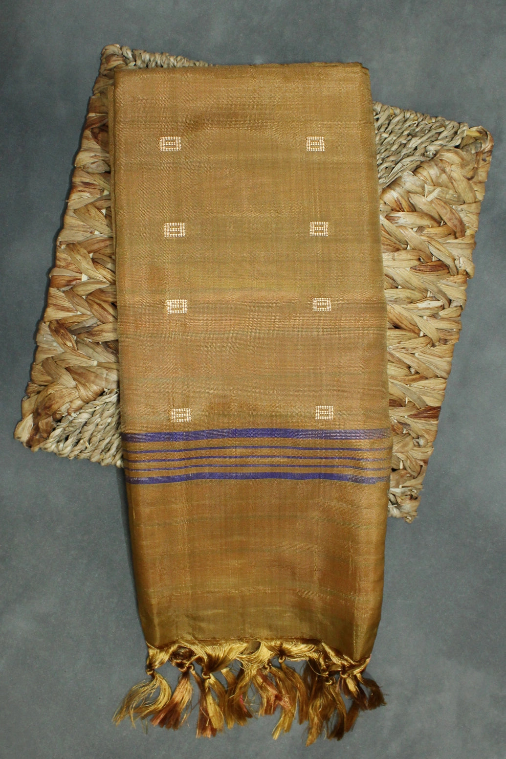 Vaazhai Naar Banana Pith Borderless Saree with Full-Body Buttas - Pink - Pink