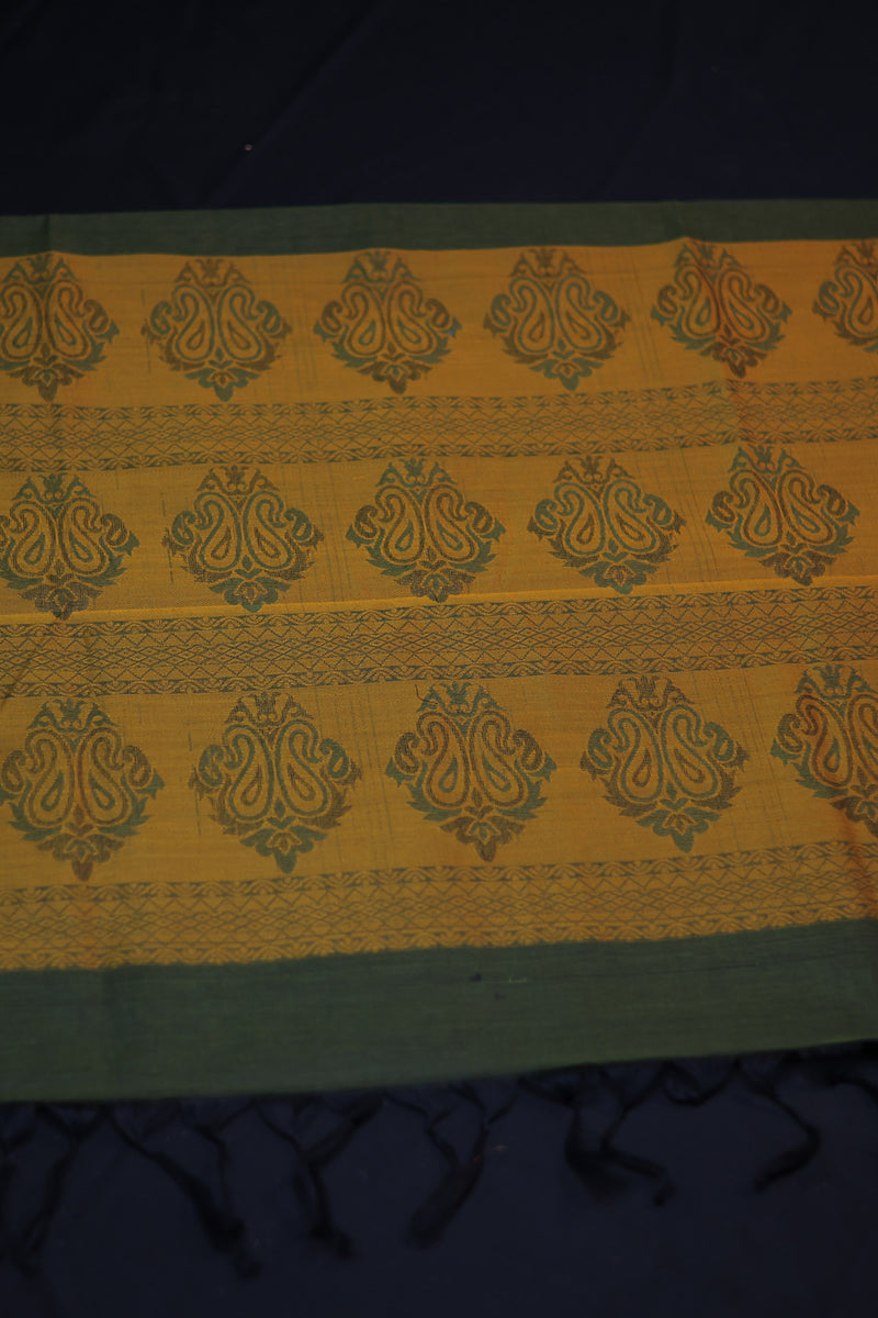 Traditional Elegance: Premium Cotton Saree with Rich Pallu Design