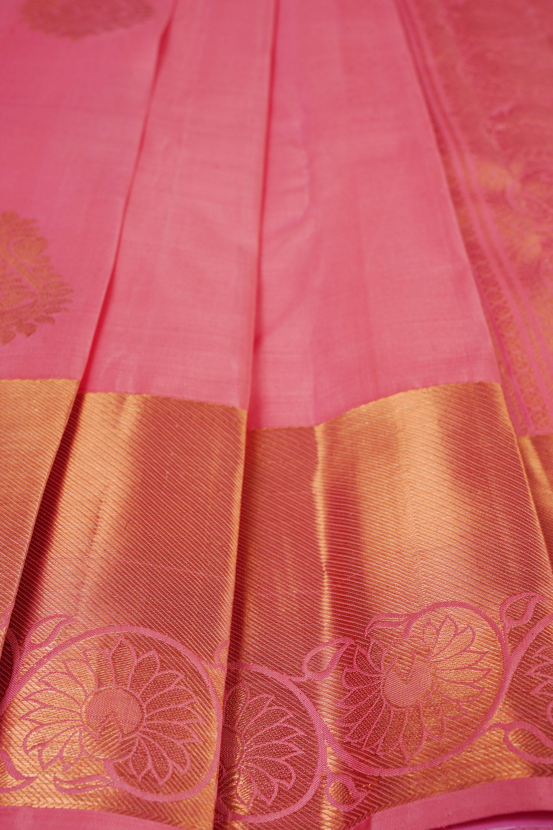 Handcrafted Elegance: Pure Handloom Silk Saree with Unique Border - View 3 - JCS Fashions