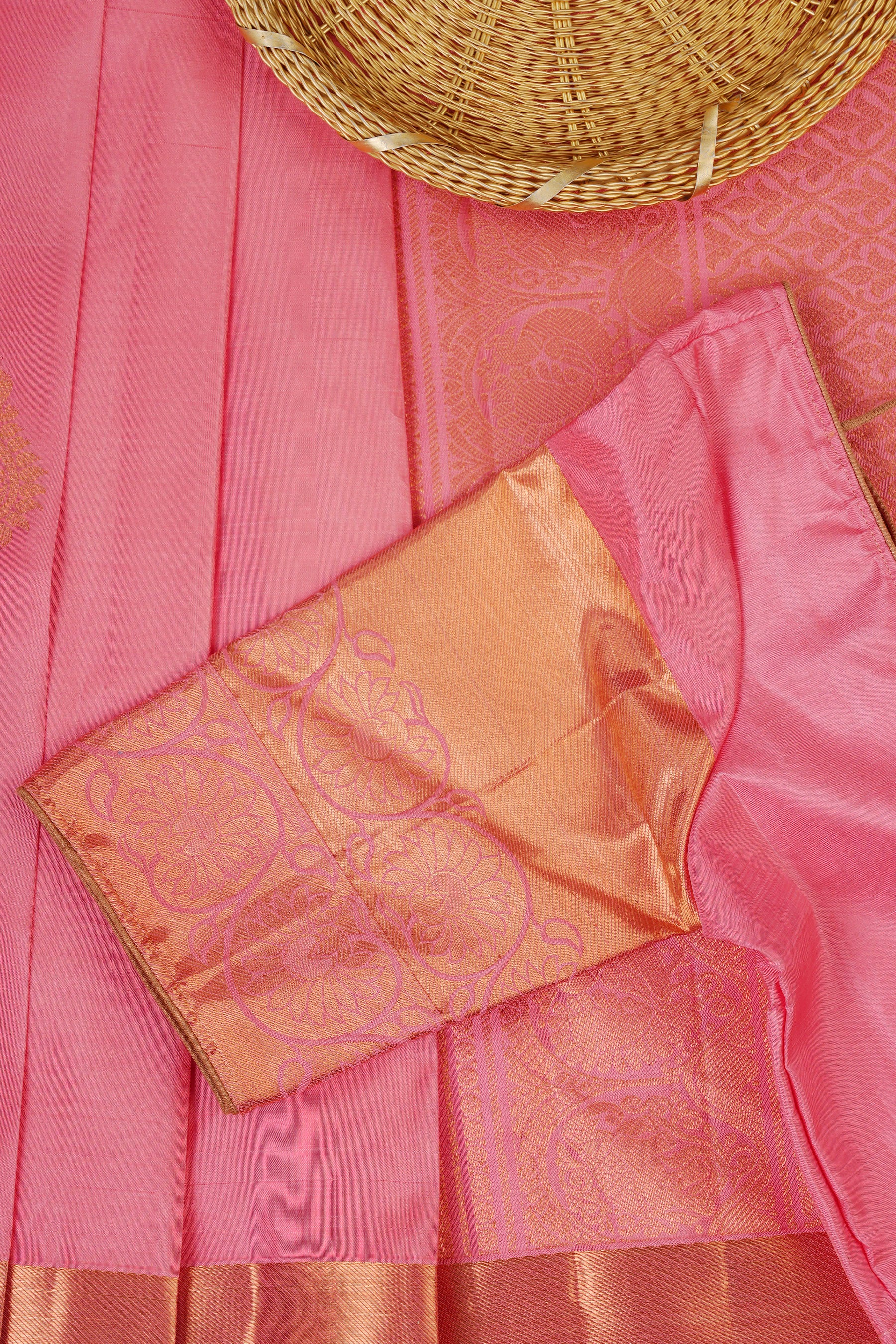 Handcrafted Elegance: Pure Handloom Silk Saree with Unique Border - View 2 - JCS Fashions
