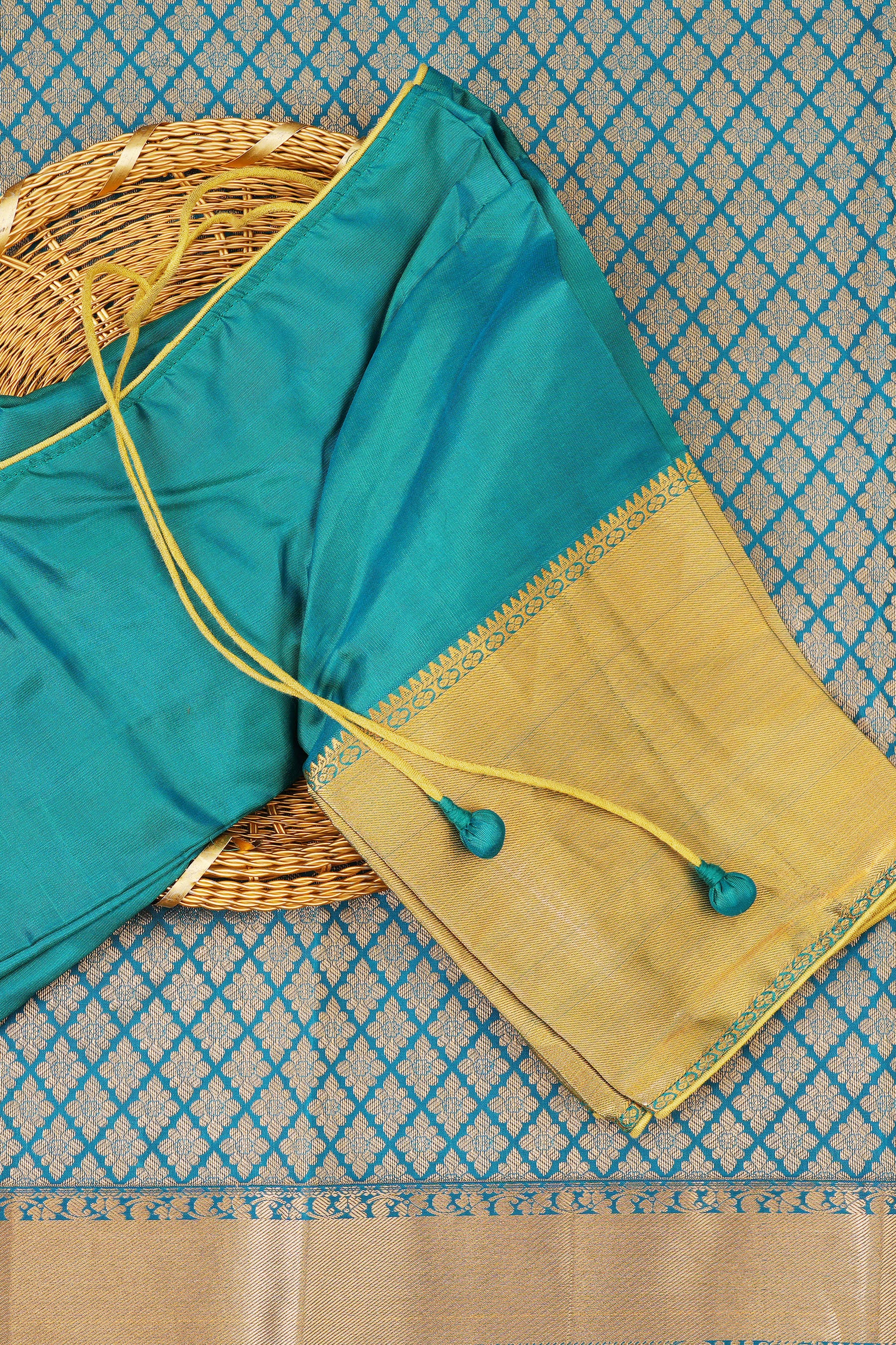 Lavish Handloom Silk Saree with Traditional Box Butties & Grand Pallu - View 8 - JCS Fashions