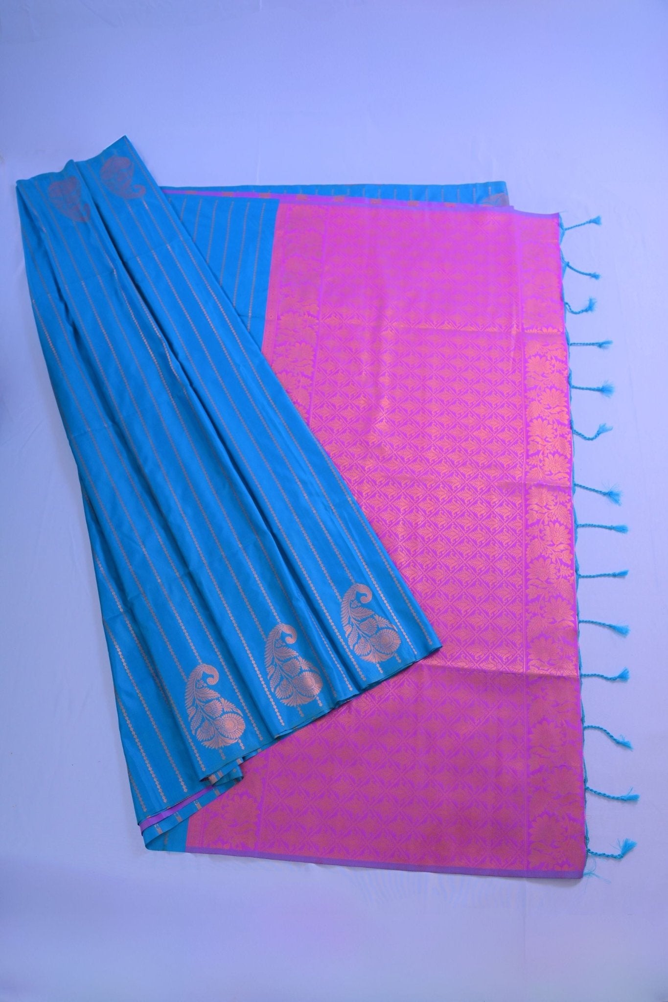 Classic Elegance: Borderless Saree With Zari Lines and Heavy Pallu Saree JCS Fashions