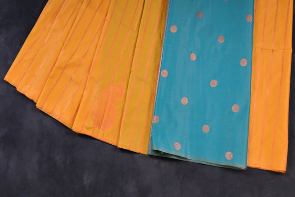 Elegant Borderless Zari Lines Saree - Handcrafted Silk for Luxurious