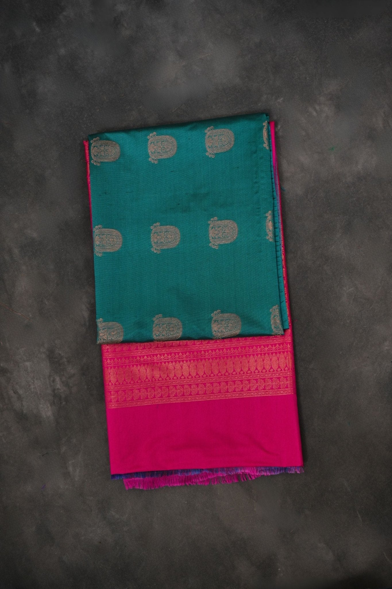 Elegant Borderless Kanchipuram Blend Silk Saree - Traditional Redefined Saree JCS Fashions Green 5.5 meters