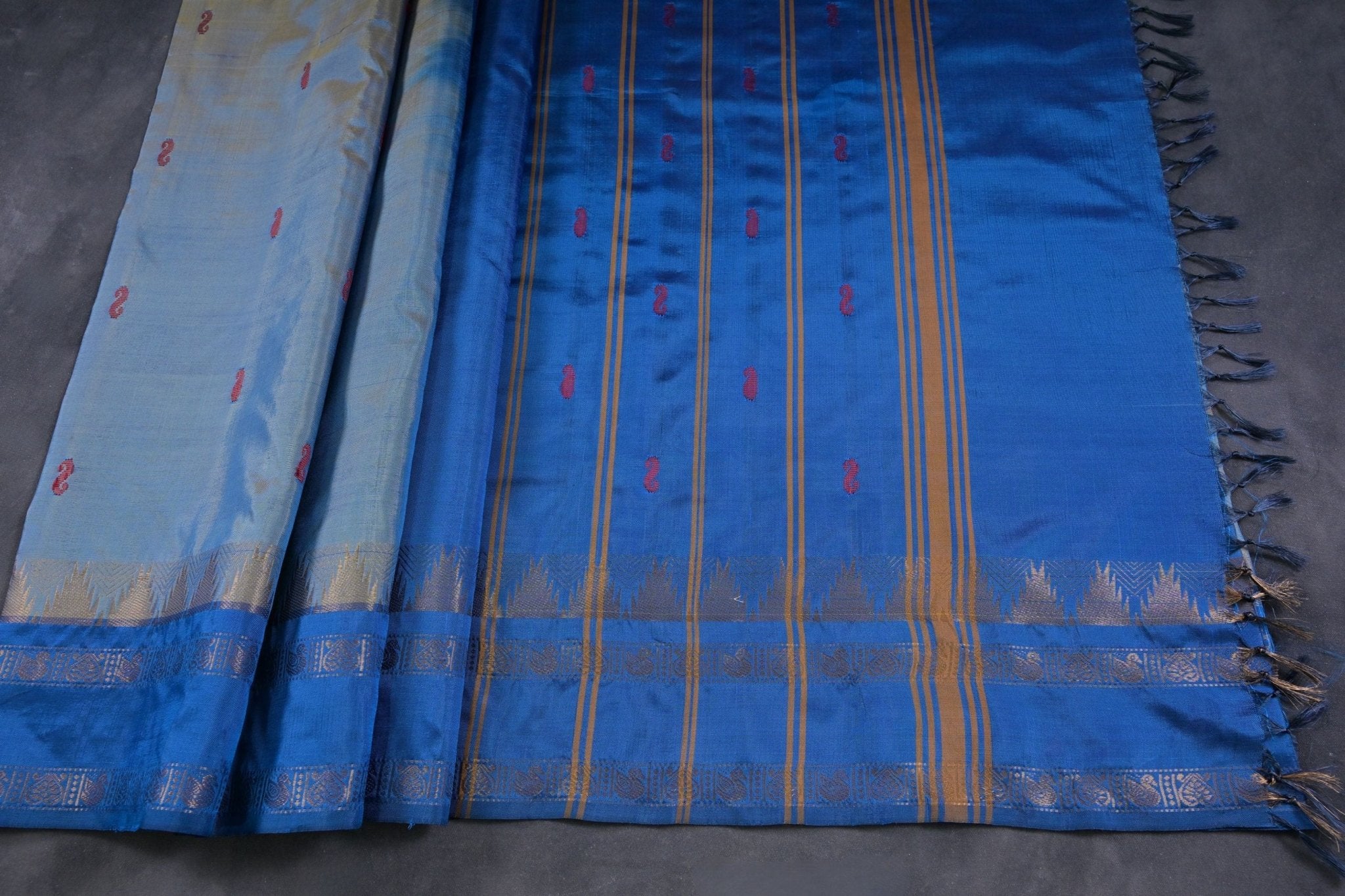Elegant Handwoven Vaazhai Naar Saree with Lustrous Gold Zari Border Saree JCS Fashions