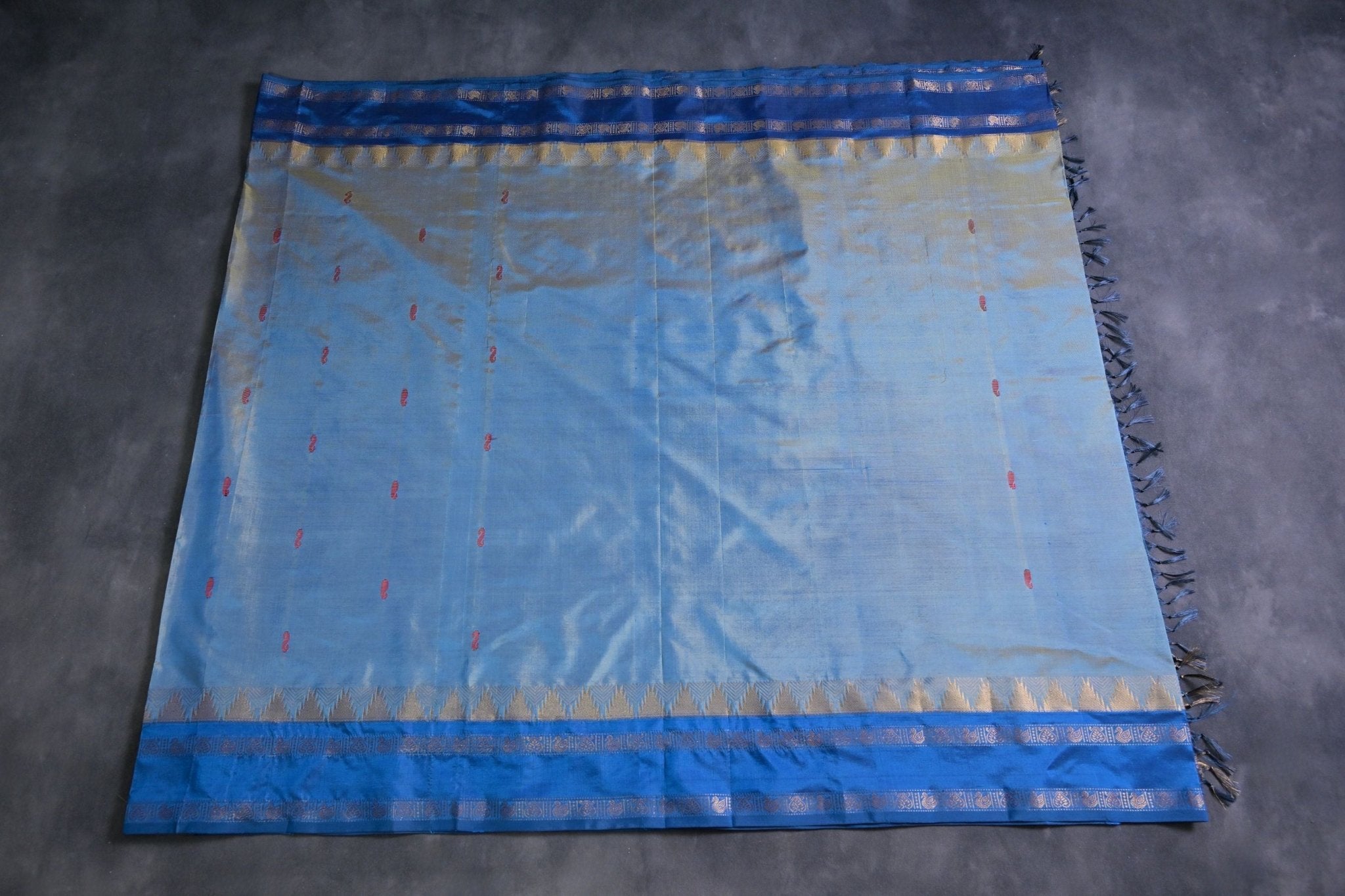 Elegant Handwoven Vaazhai Naar Saree with Lustrous Gold Zari Border Saree JCS Fashions