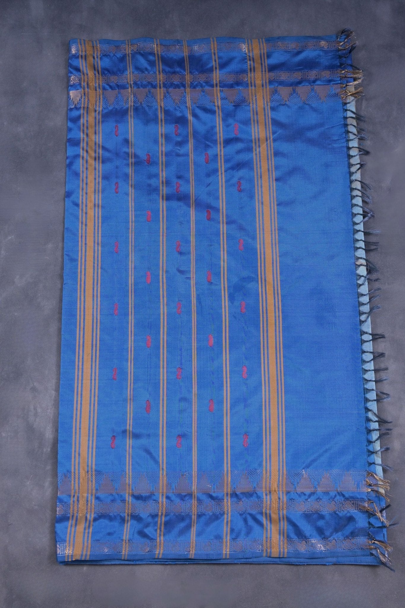 Elegant Handwoven Vaazhai Naar Saree with Lustrous Gold Zari Border Saree JCS Fashions