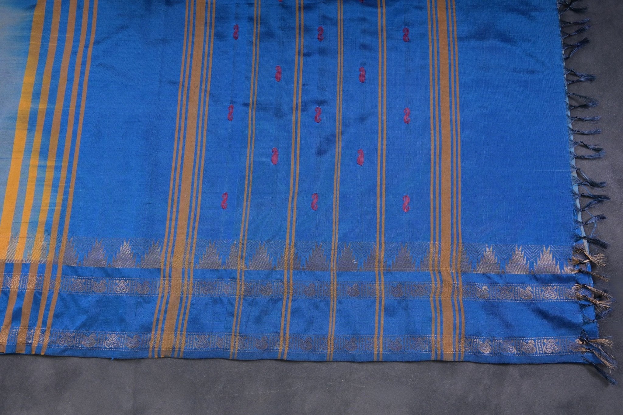 Elegant Handwoven Vaazhai Naar Saree with Lustrous Gold Zari Border Saree JCS Fashions