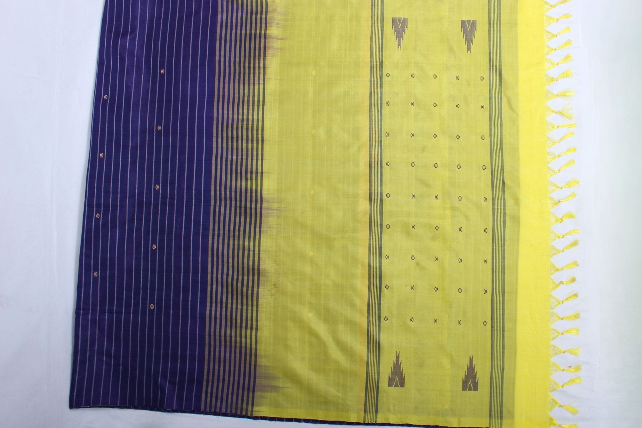 Elegant Handwoven Vaazhai Naar Saree with Zari Lines - Timeless Chic Saree JCS Fashions