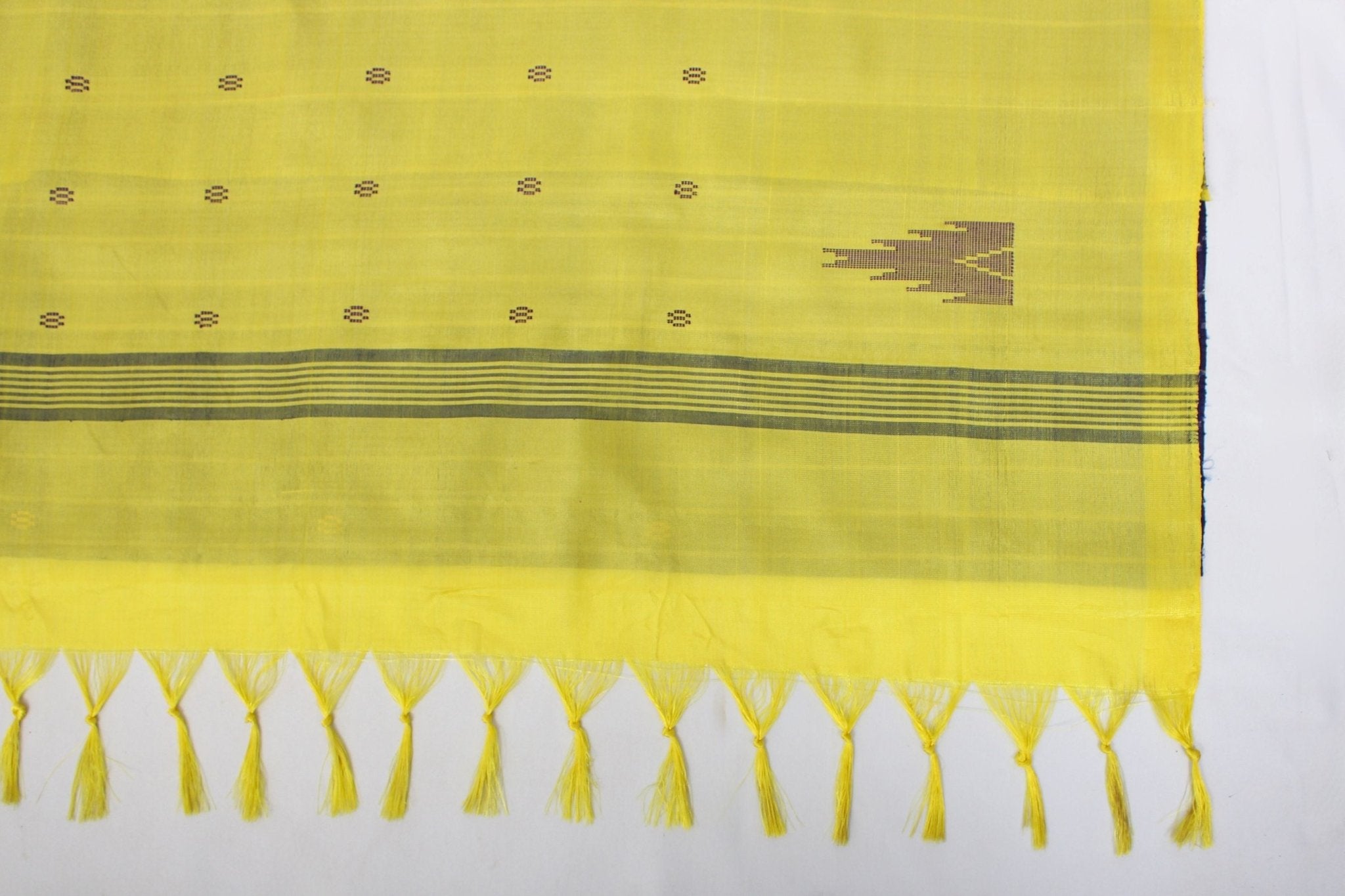 Elegant Handwoven Vaazhai Naar Saree with Zari Lines - Timeless Chic Saree JCS Fashions