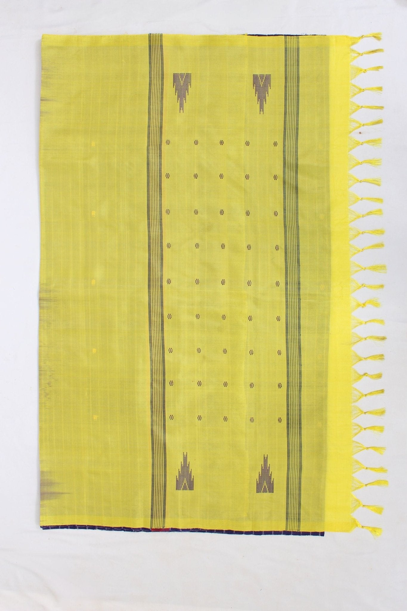 Elegant Handwoven Vaazhai Naar Saree with Zari Lines - Timeless Chic Saree JCS Fashions