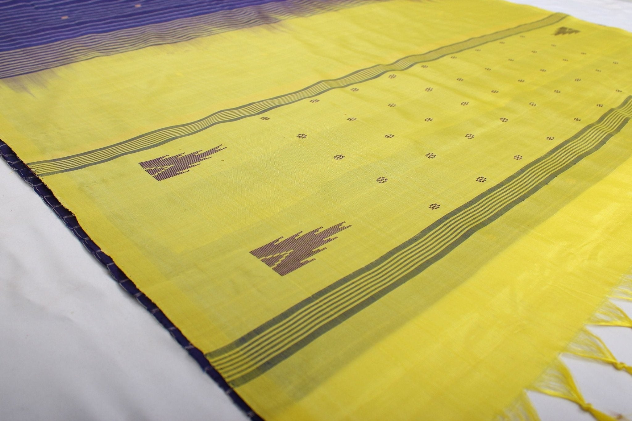 Elegant Handwoven Vaazhai Naar Saree with Zari Lines - Timeless Chic Saree JCS Fashions