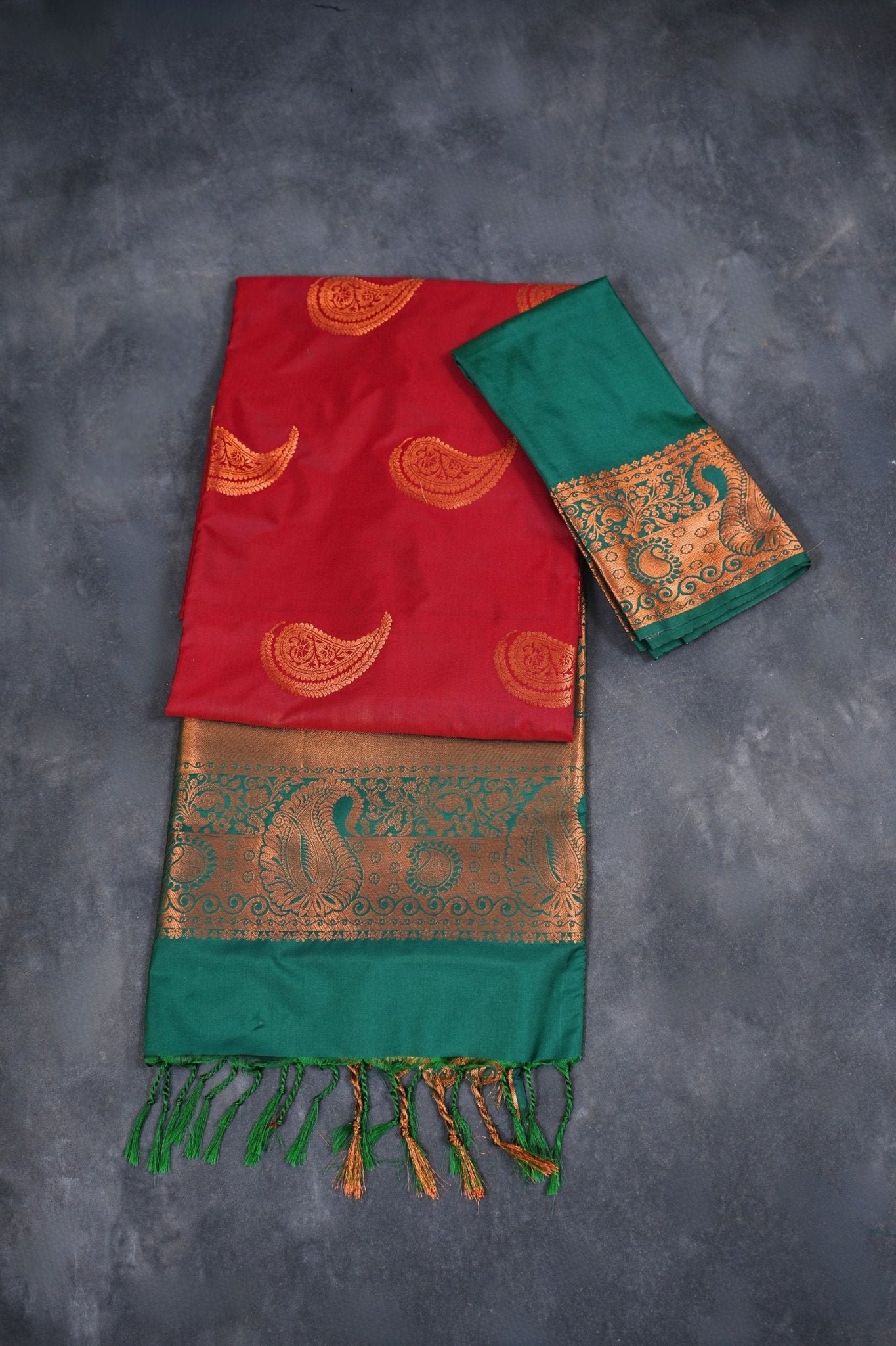 Elegant Kanchipuram Blended Silk Saree: Embrace Tradition and Style Saree JCS Fashions Red & Green 5.5 meters