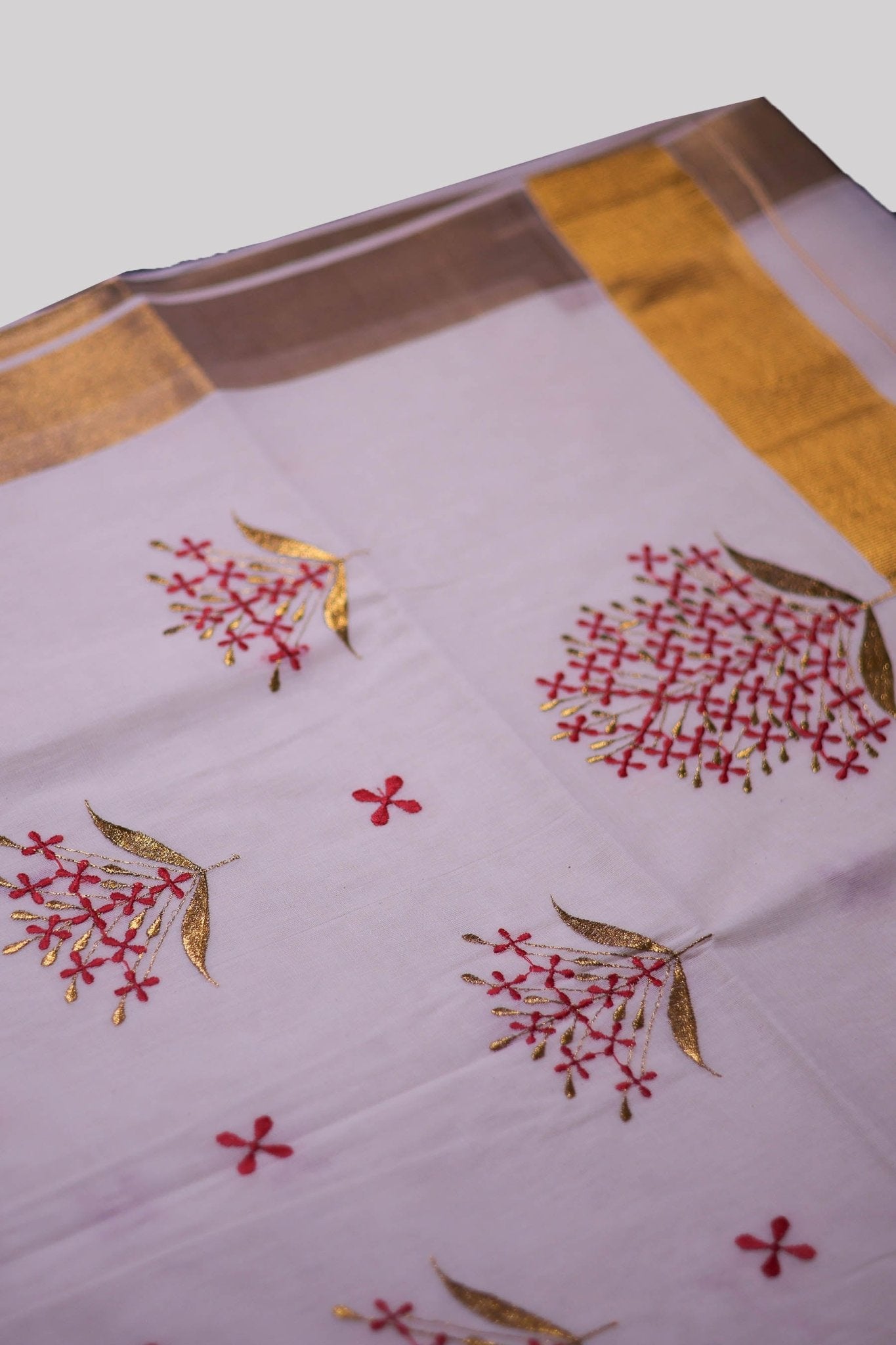Elegant Kerala Thechipoo Saree with Rich Red Embroidery & Gold Zari Saree JCS Fashions
