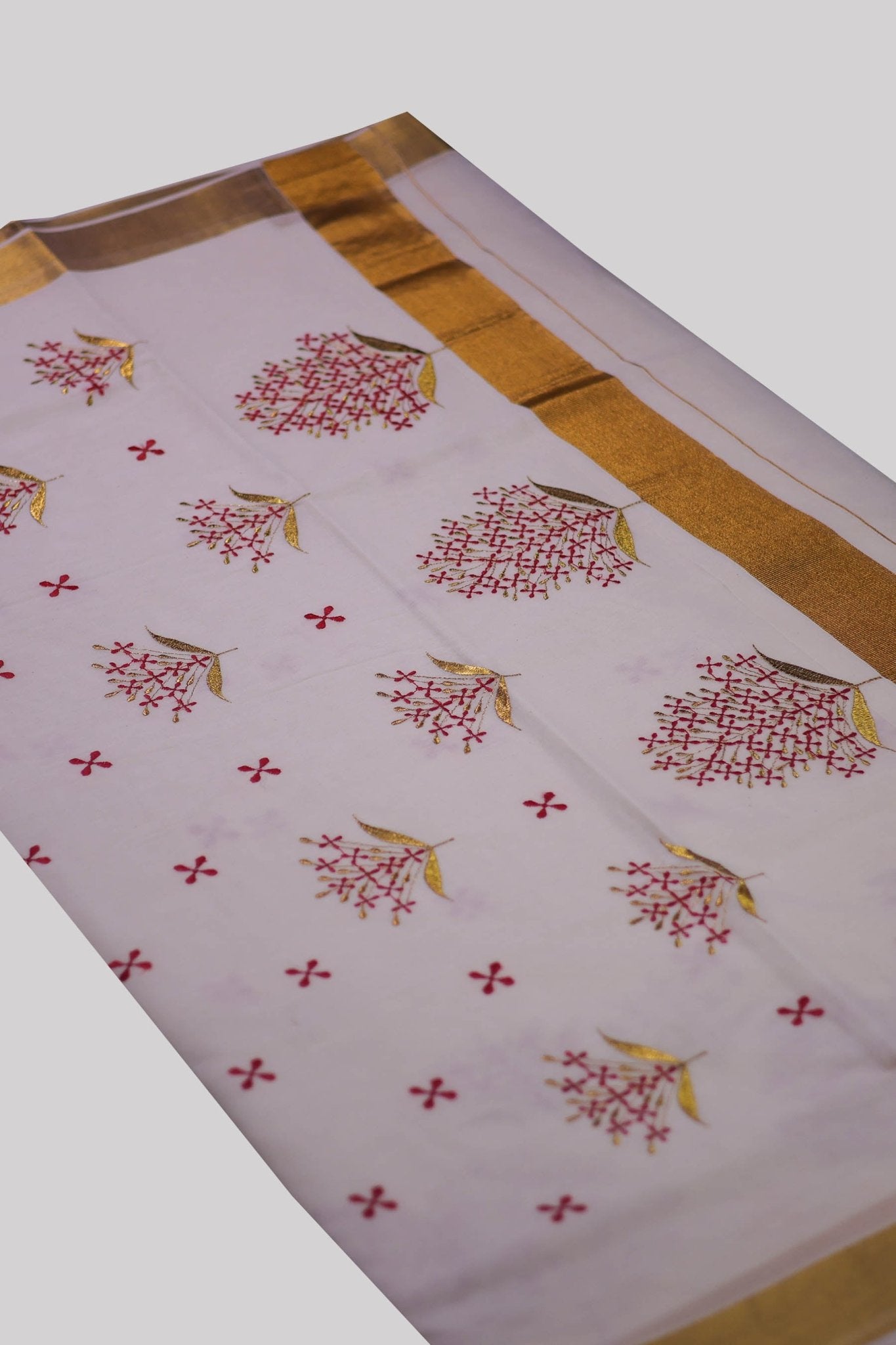 Elegant Kerala Thechipoo Saree with Rich Red Embroidery & Gold Zari Saree JCS Fashions
