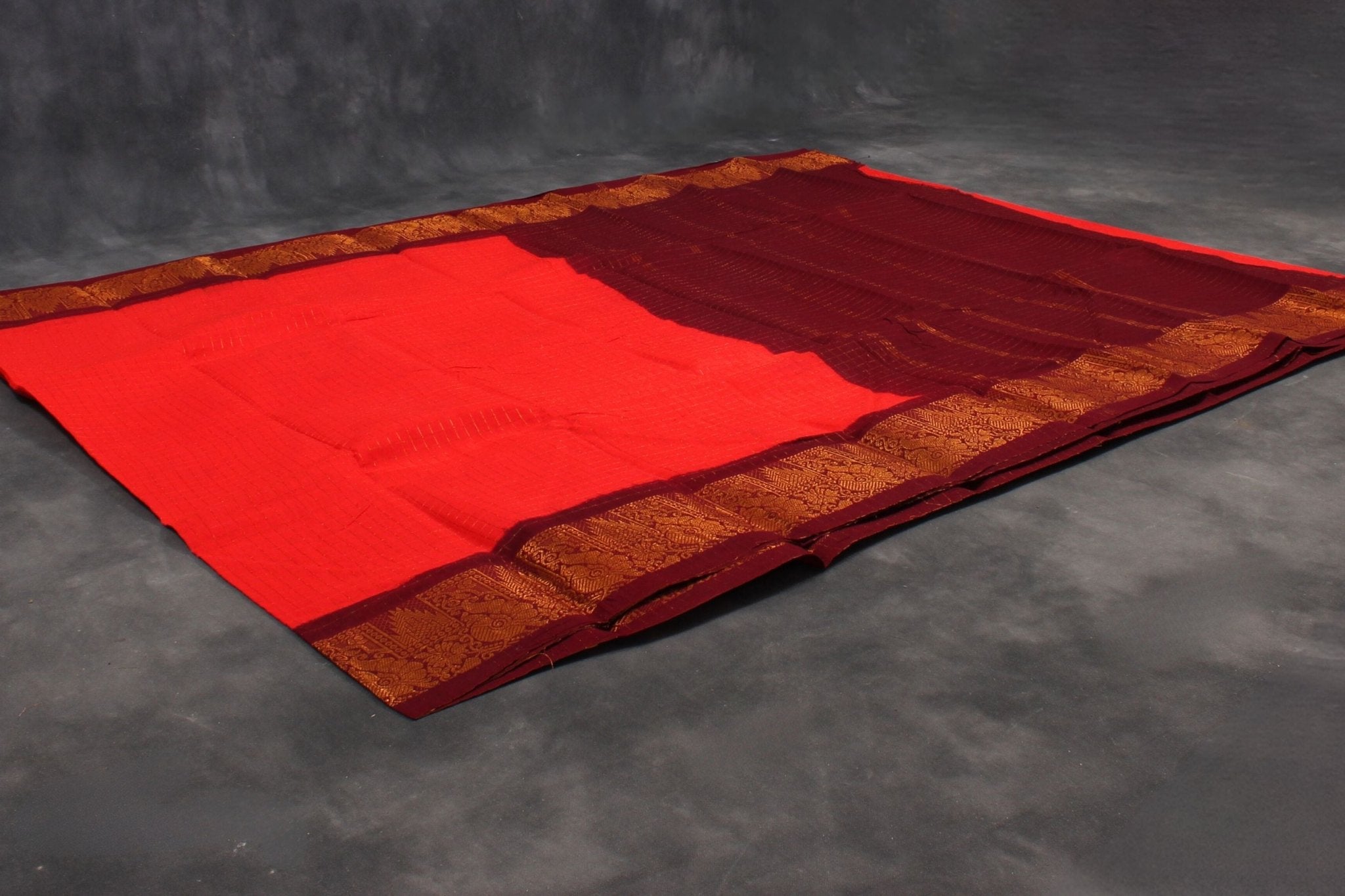Elegant Madurai Sungudi Cotton Saree with Golden Checks - JCS Fashions Saree JCS Fashions