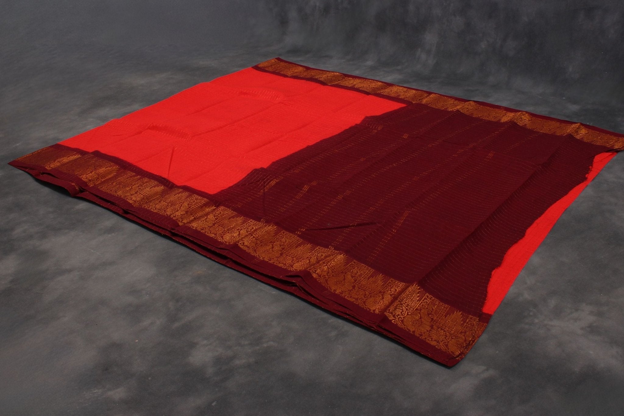 Elegant Madurai Sungudi Cotton Saree with Golden Checks - JCS Fashions Saree JCS Fashions