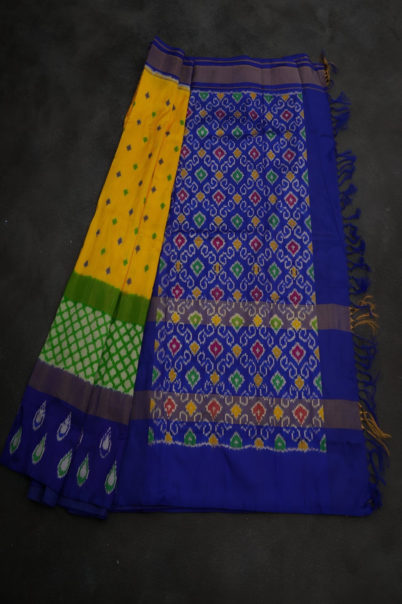 Exquisite Pure Pochampally Ikkat Silk Saree | Flowy & Unique Borders - JCS Fashions
