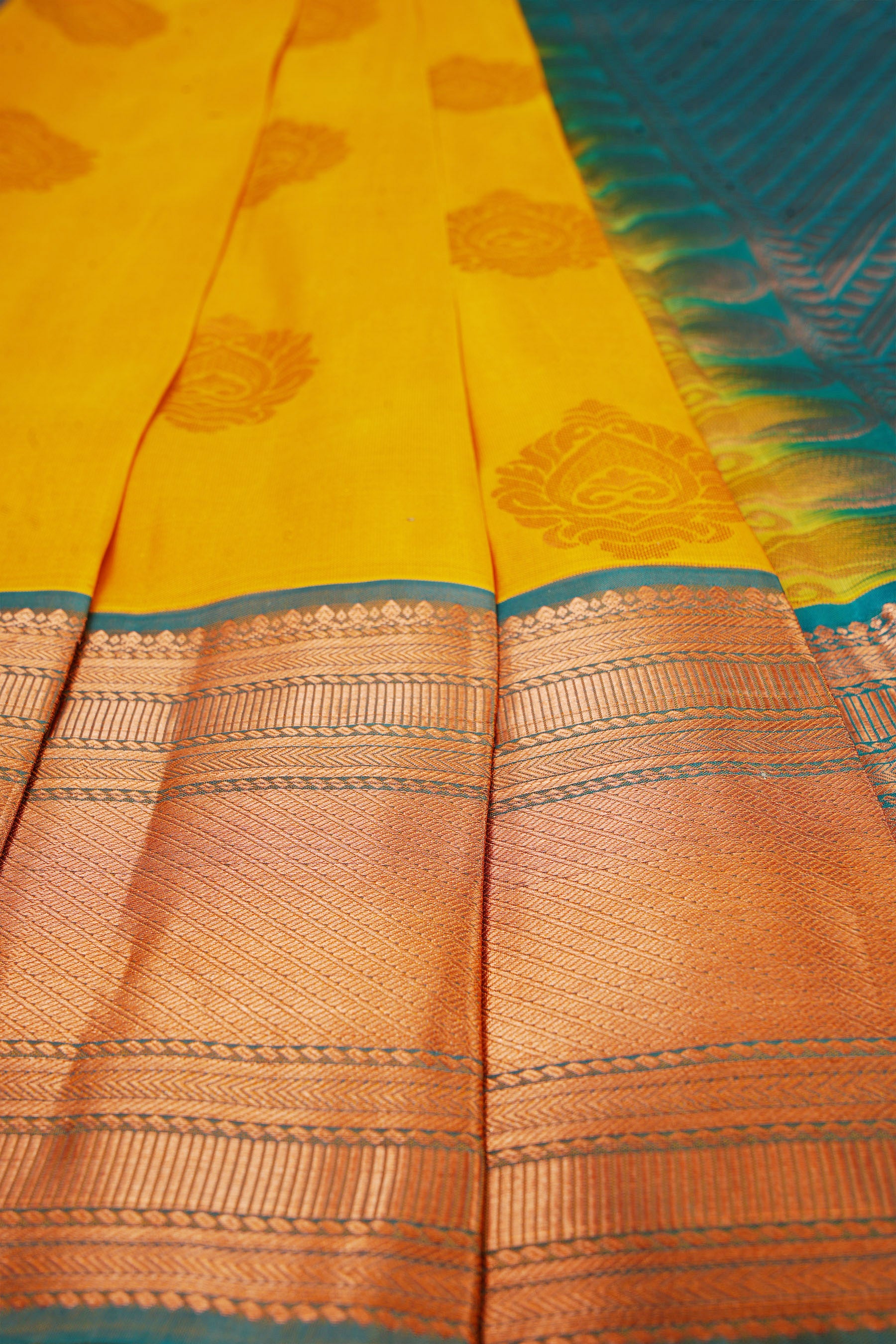 Handloom Double Warp Pure Silk Saree & Tailored Blouse - View 4 - JCS Fashions