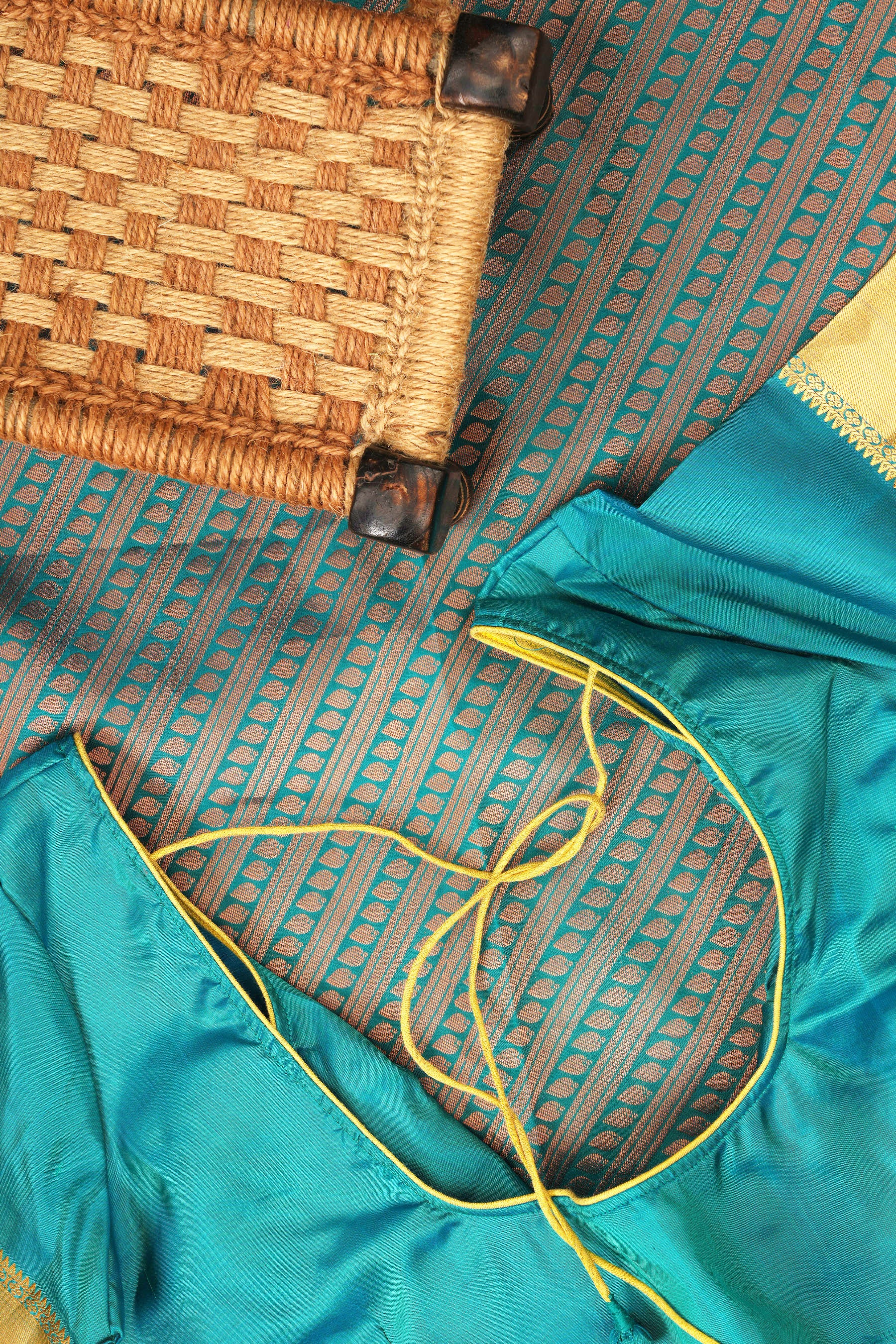 Handloom Double Warp Pure Silk Saree & Tailored Blouse - View 8 - JCS Fashions