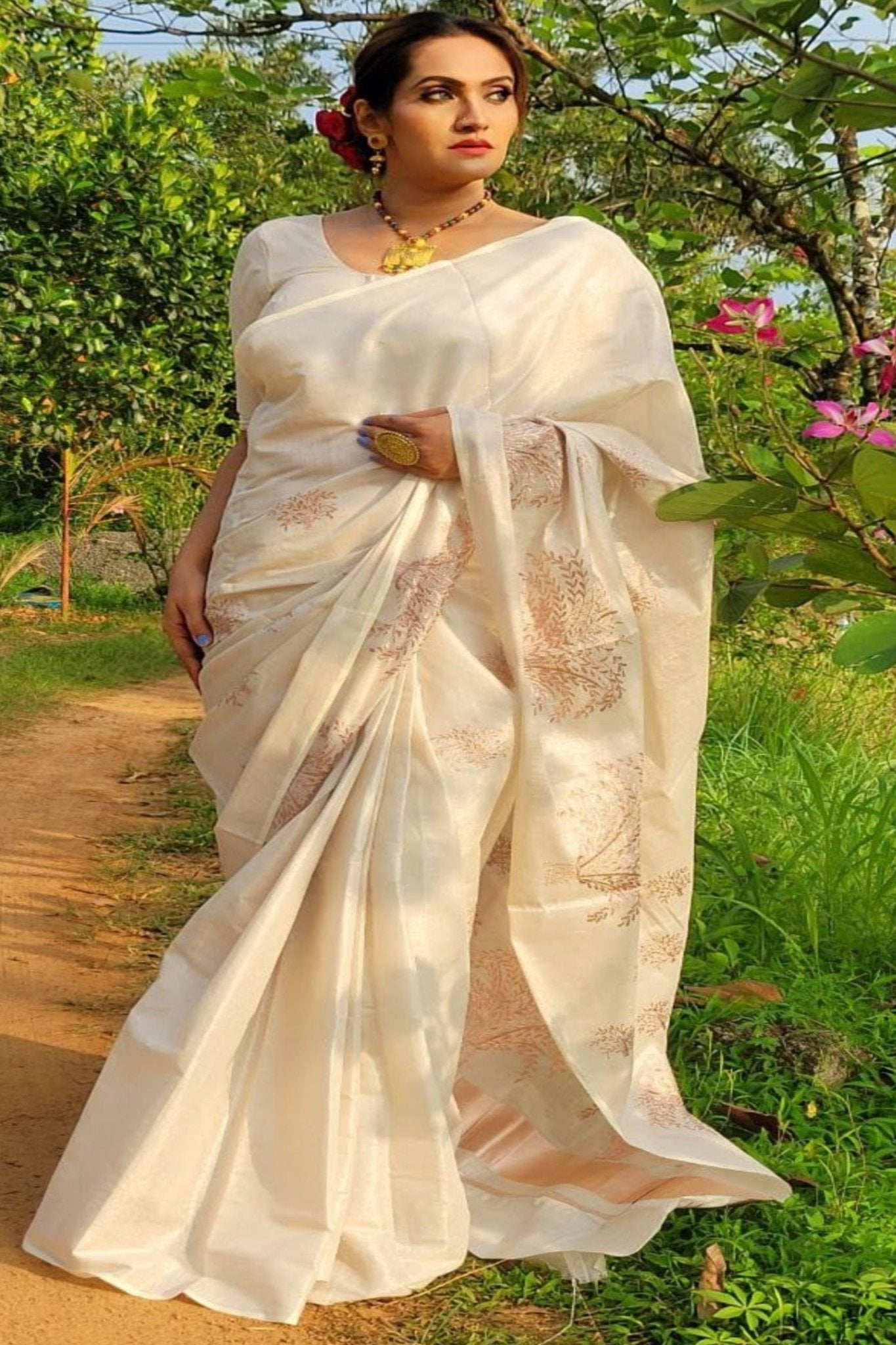 Handwoven Kerala Cotton Saree with Rosegold Zari & Leaf Motif Saree JCS Fashions
