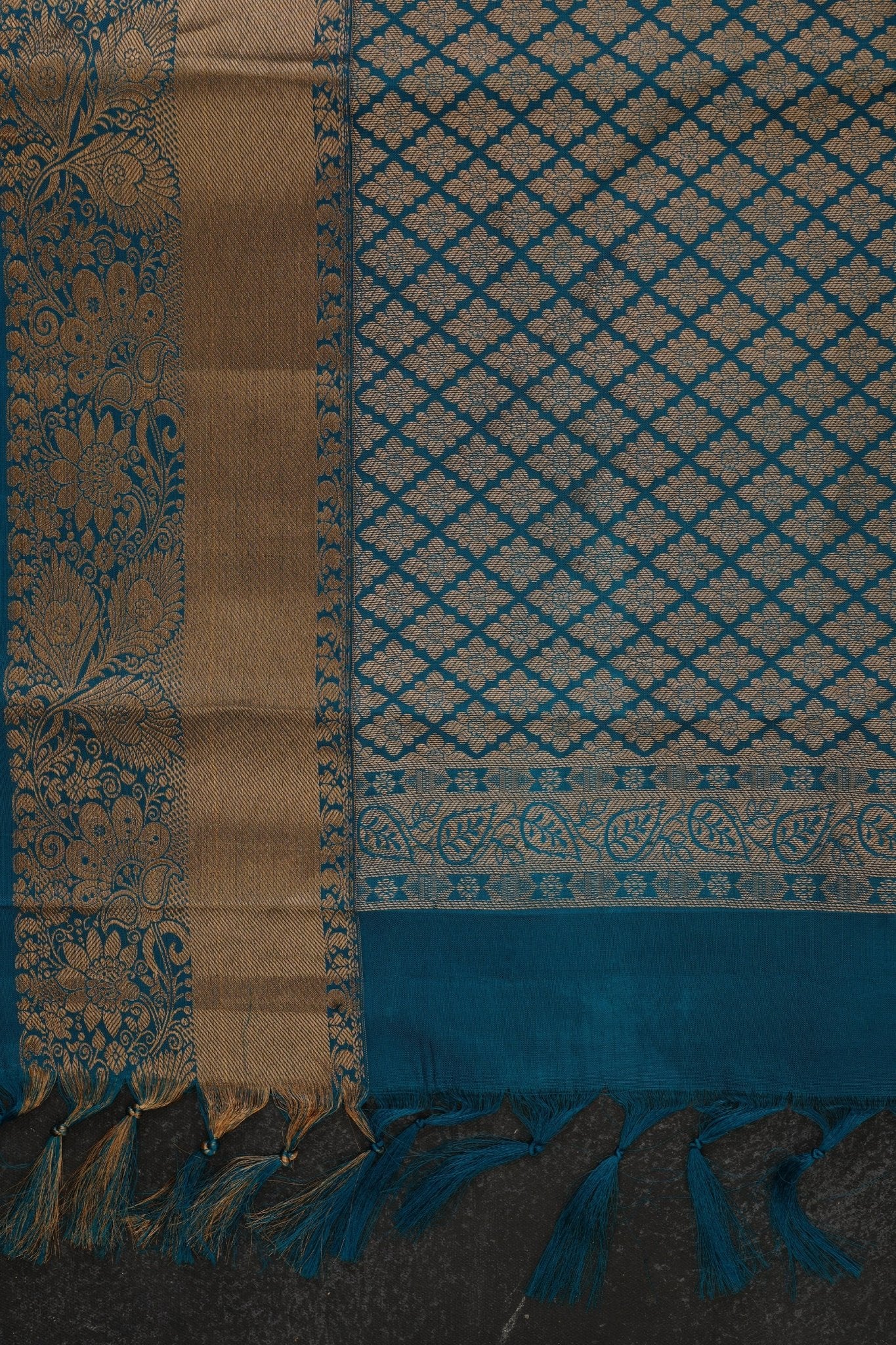 Lavish Handloom Silk Saree with Traditional Box Butties & Grand Pallu Saree JCS Fashions