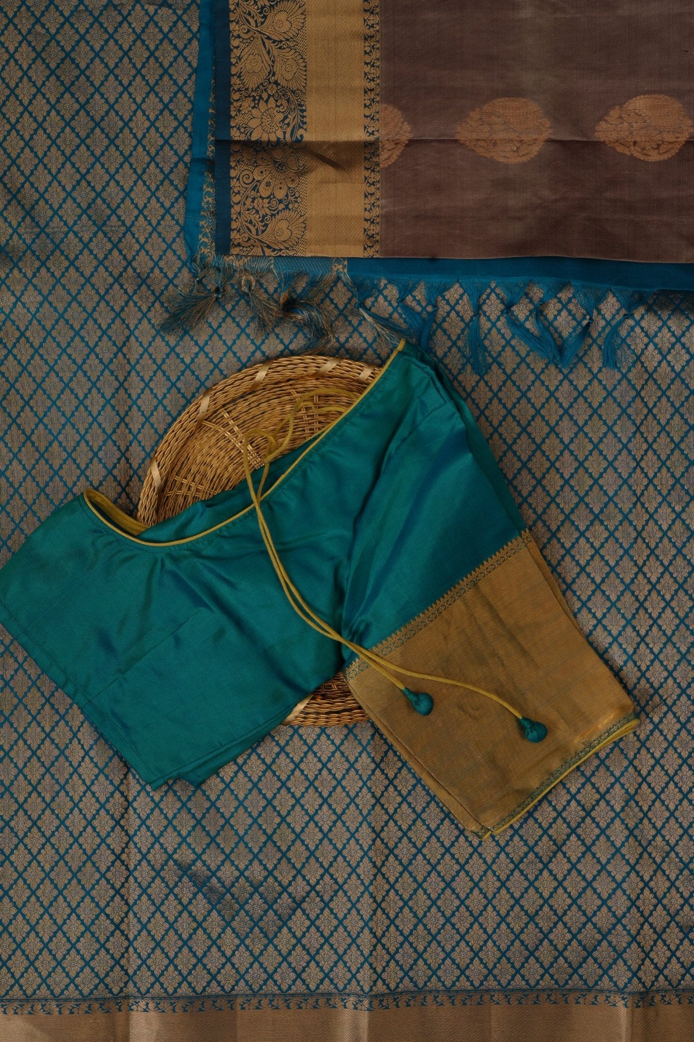 Lavish Handloom Silk Saree with Traditional Box Butties & Grand Pallu Saree JCS Fashions