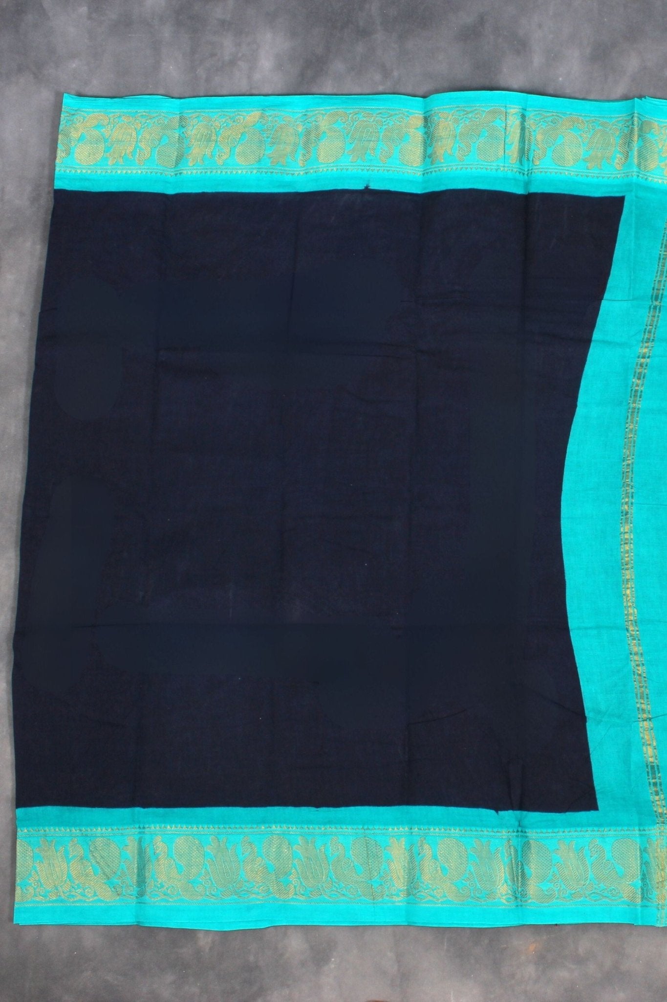Traditional Elegance Madurai Sungudi Cotton Saree with Peacock Border Saree JCS Fashions