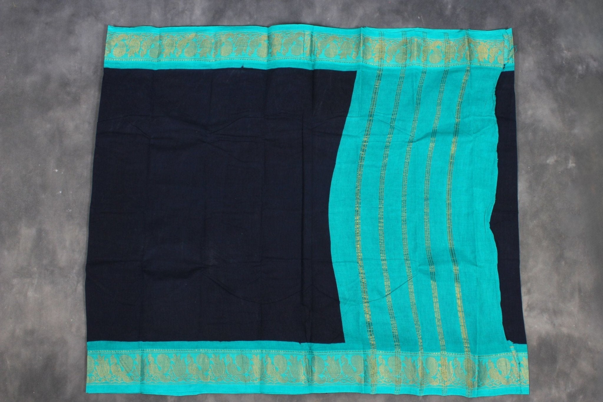 Traditional Elegance Madurai Sungudi Cotton Saree with Peacock Border Saree JCS Fashions