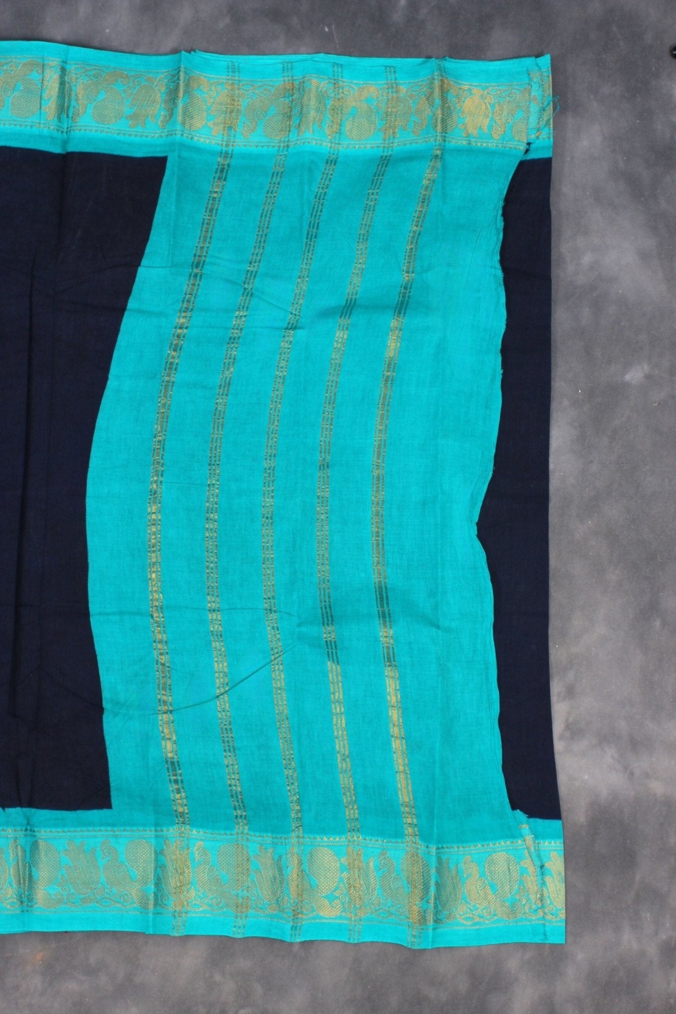 Traditional Elegance Madurai Sungudi Cotton Saree with Peacock Border Saree JCS Fashions