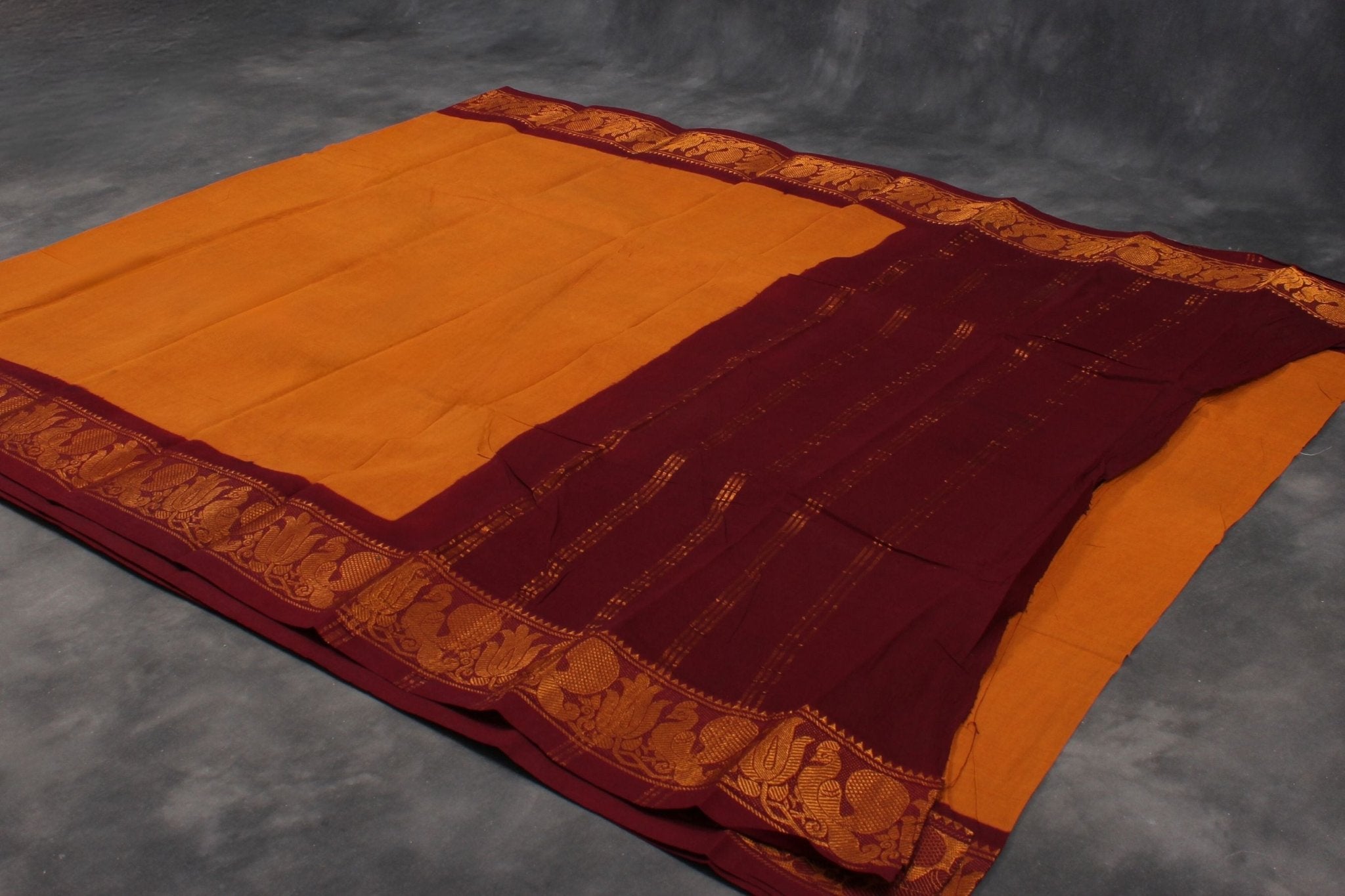 Traditional Madurai Sungudi Cotton Saree with Zari Border &Peacock Design Saree JCS Fashions