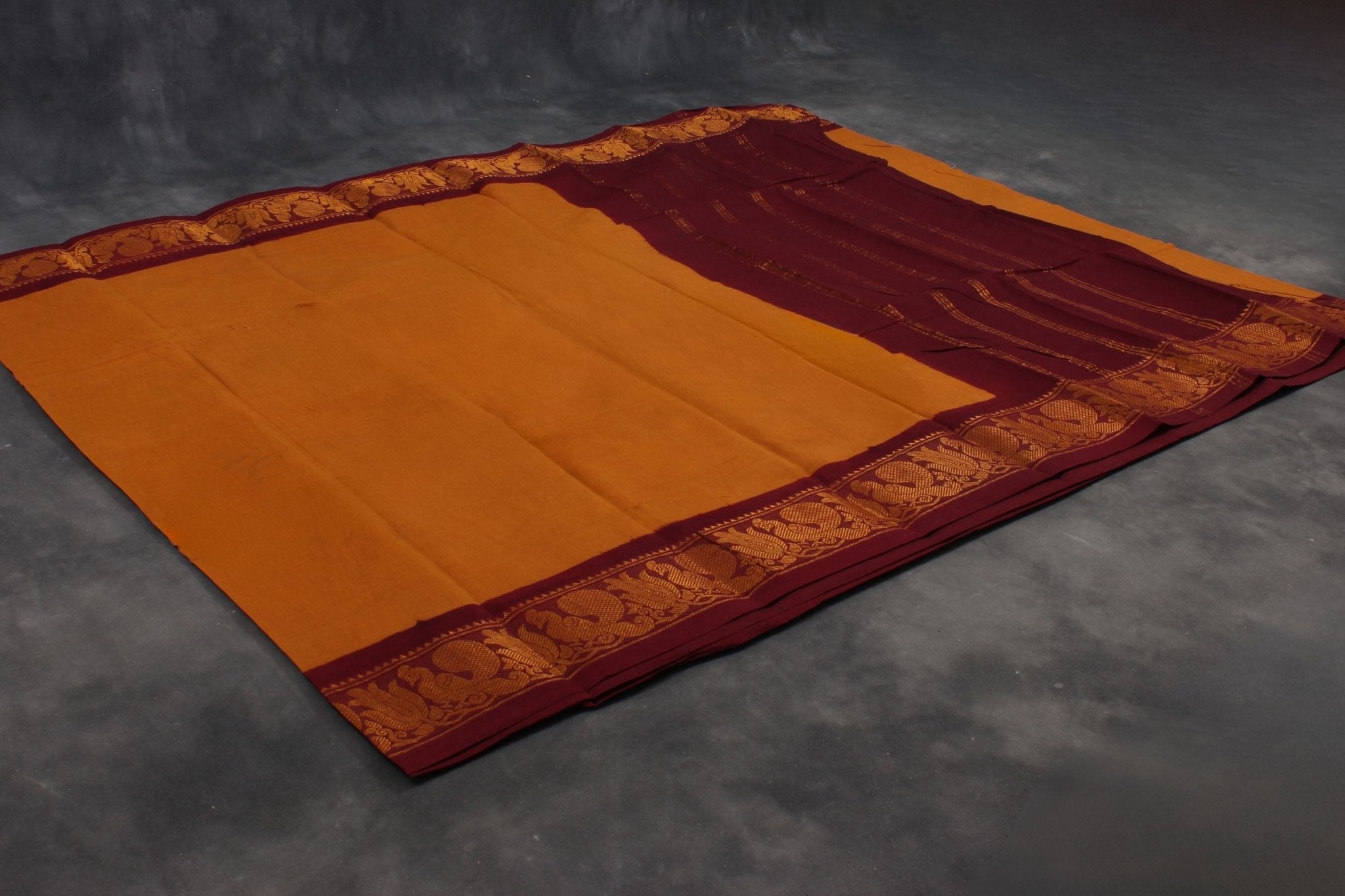 Traditional Madurai Sungudi Cotton Saree with Zari Border &Peacock Design Saree JCS Fashions