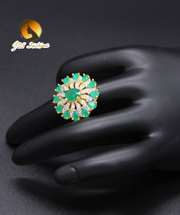 Flexible Adjustable Finger Ring in Green and White