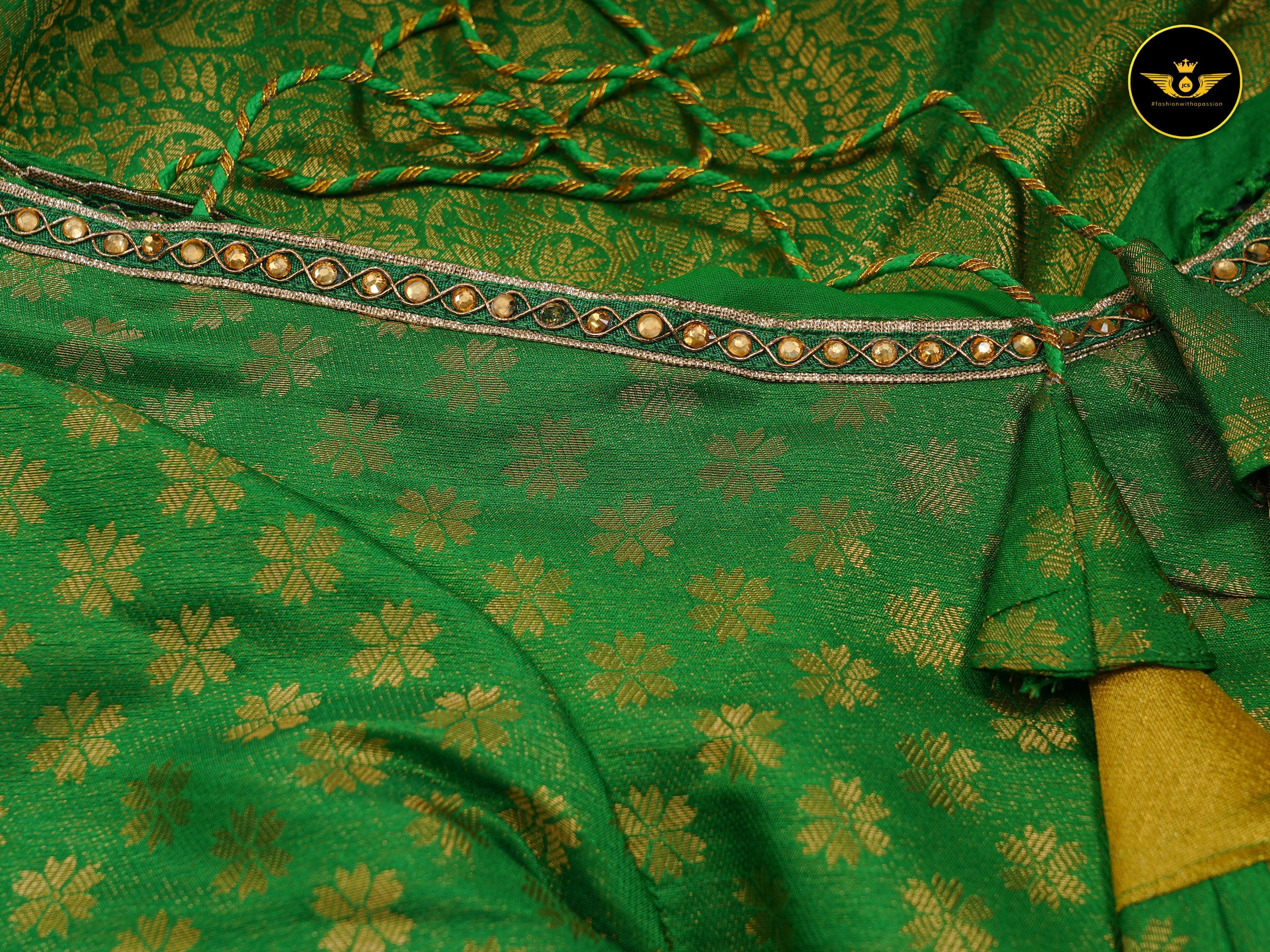Fabulous Soft Silk Fabric Saree with Zari weaving and Contrast Border SAREE JCS Fashions