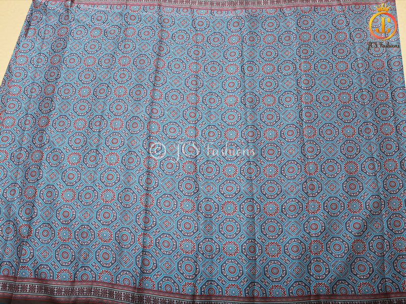 Soft Silky Smooth Crepe Silk Sarees With Contrast Digitally Printed Blouse