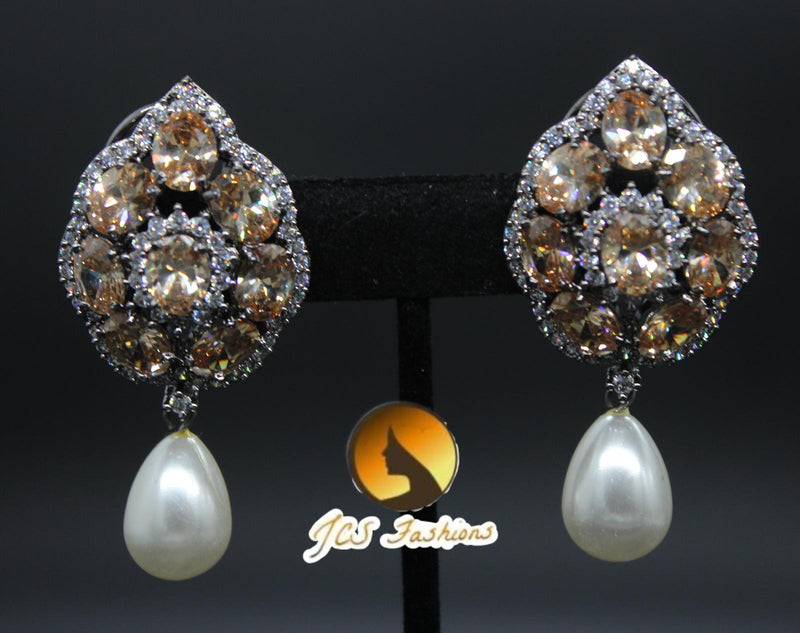 Stone Earrings with Pearl in Black Polish